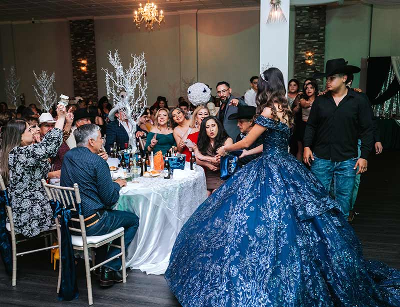 Quinceañera throne chair setup