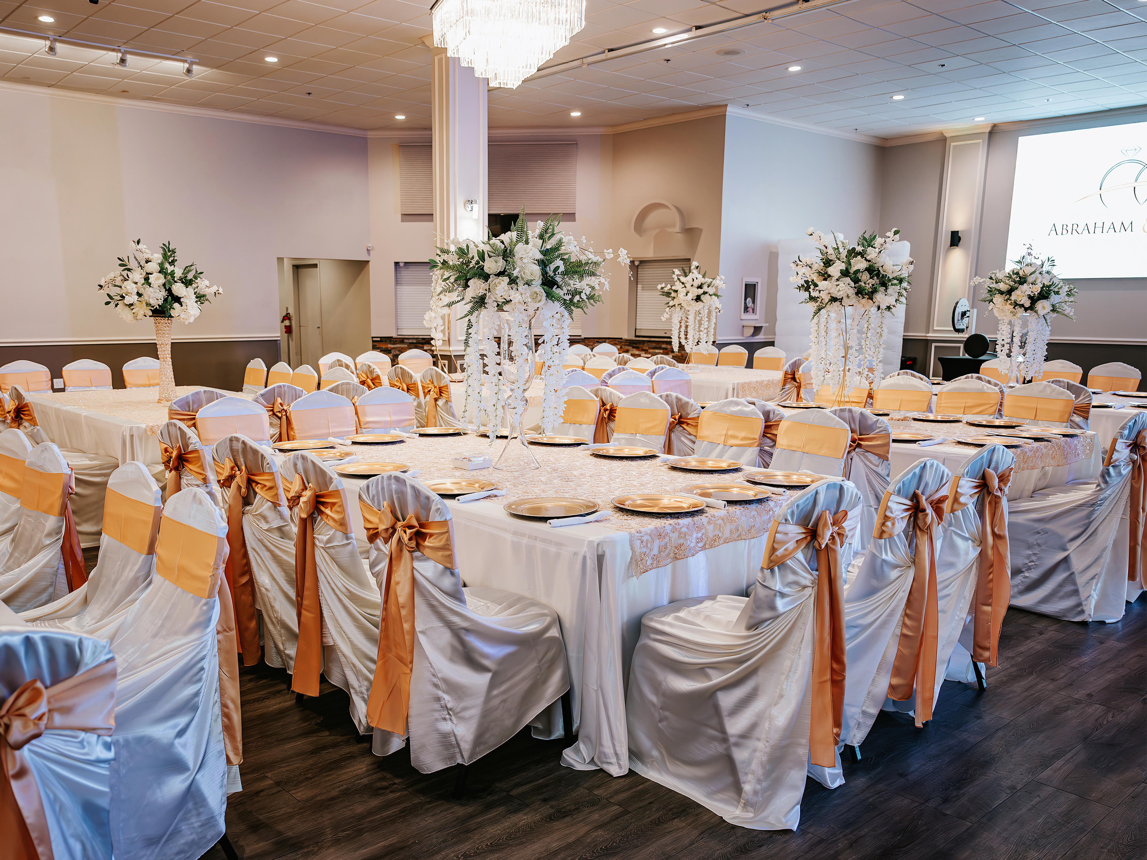 Affordable quinceañera packages with décor included